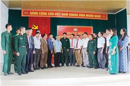 Thắm tình quân dân  trong ngày hội đoàn kết